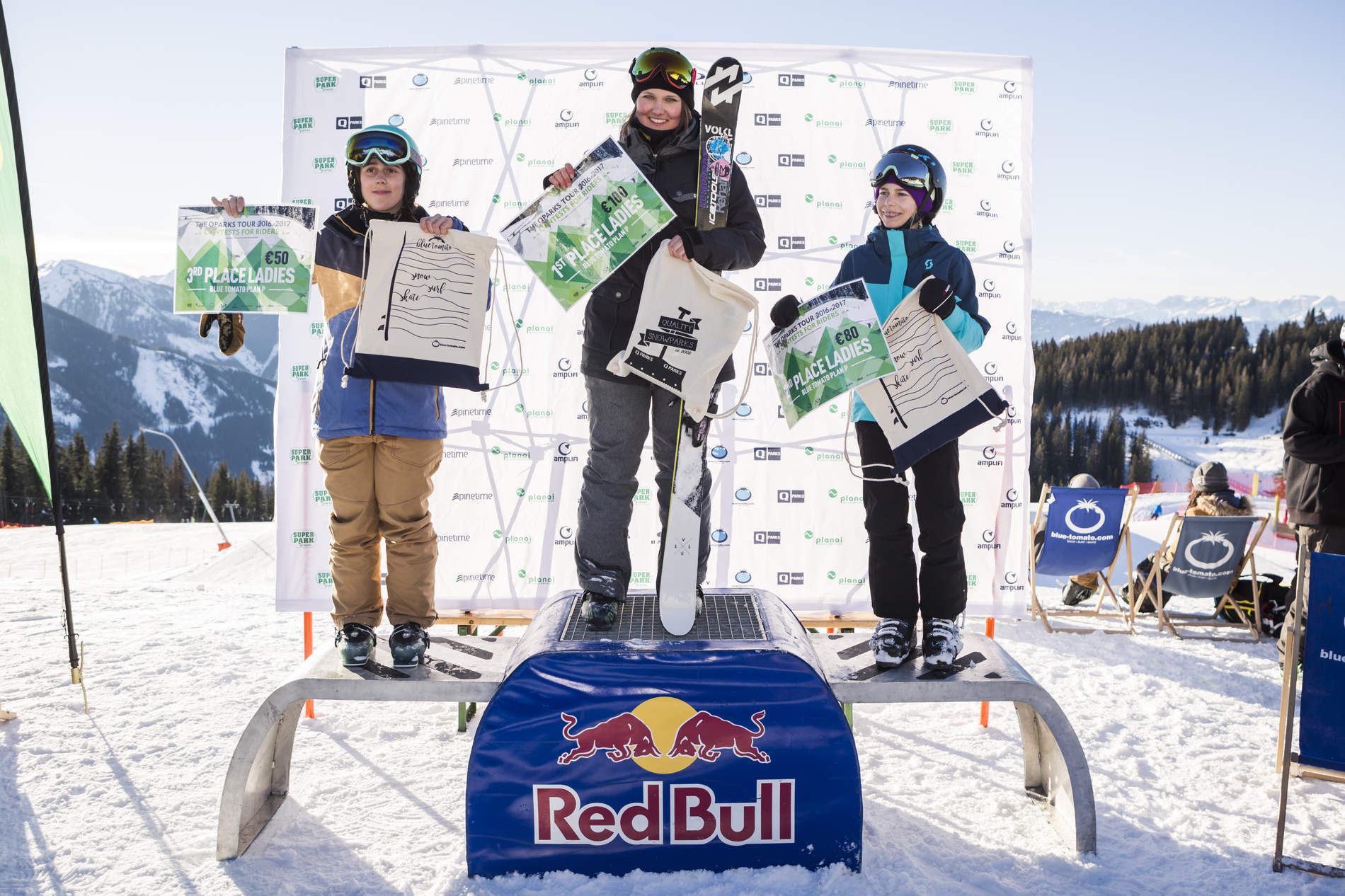 Freeski Women Podium Plan P. Photo: Roland Haschka