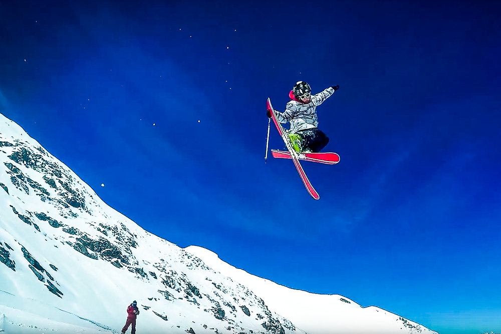 1100 meter piste slide with no skis (82Km/h) GoPro Hero 