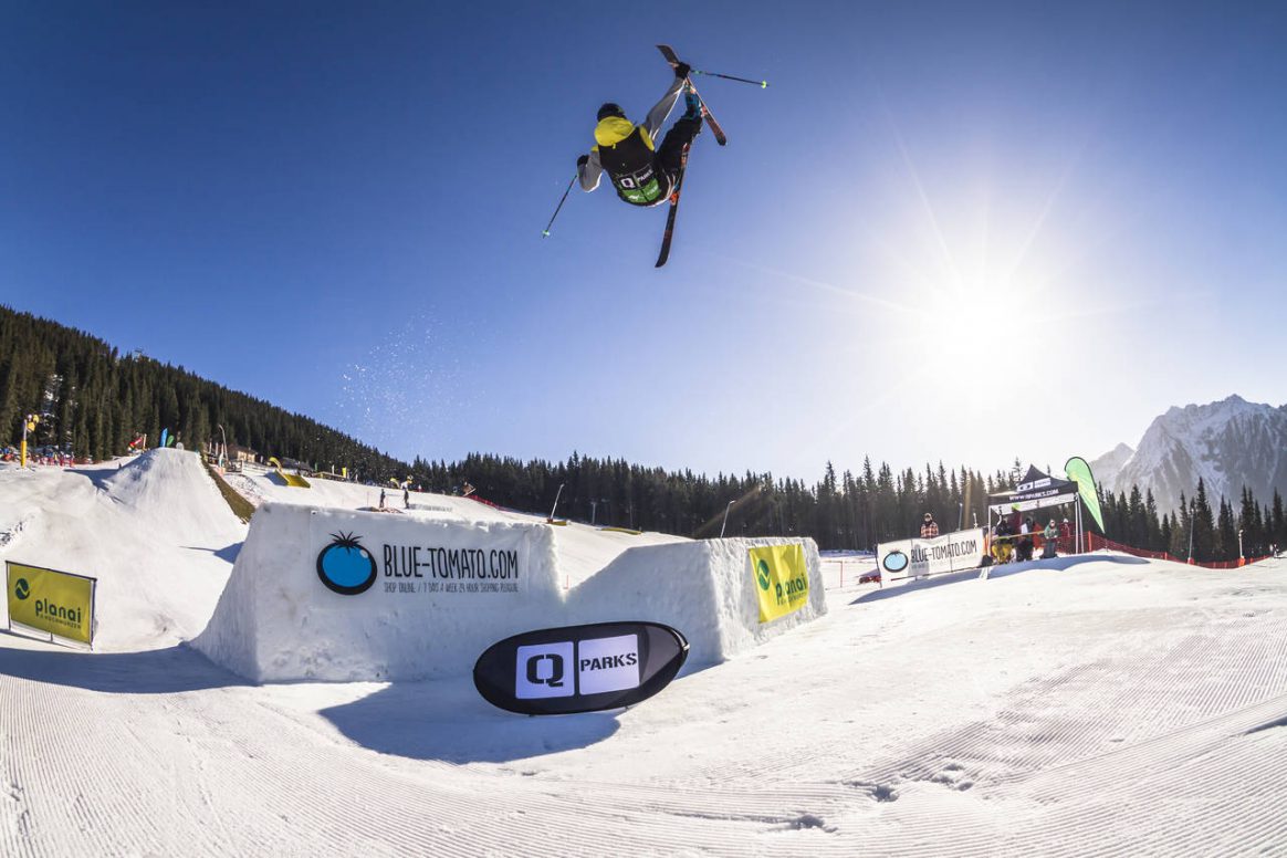 Stefan Gratzer getting some airtime at the PlanP QParks Freeski Tour captured by Roland Haschka