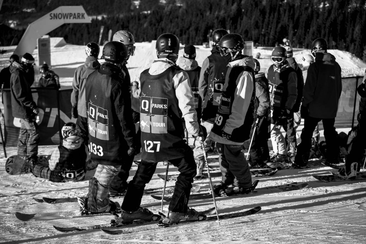 Plenty of possibilities to make new friends and shred with your homies at the PlanP QParks Freeski Tour stop captured by Roland Haschka