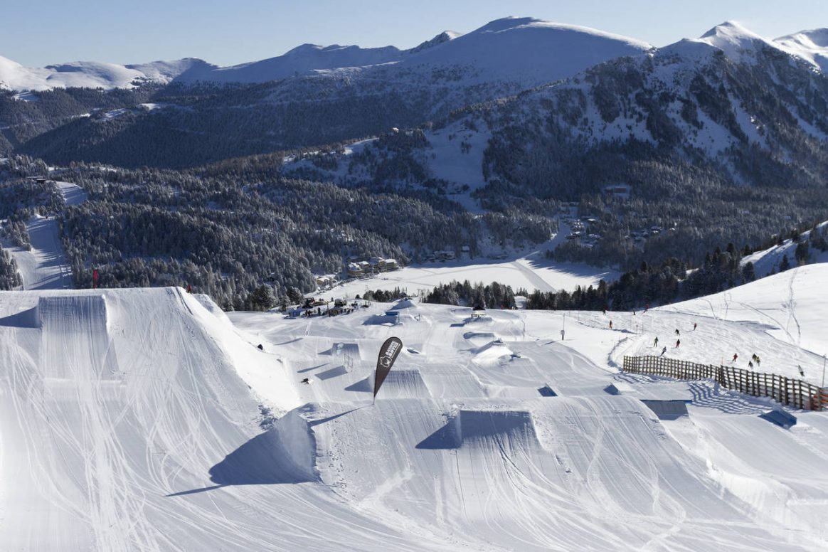 The amazing set up of Snowpark Turracher Höhe awaits for the QParks Freeski Tourstop Nock'n'Rock captured by Katja Pokorn