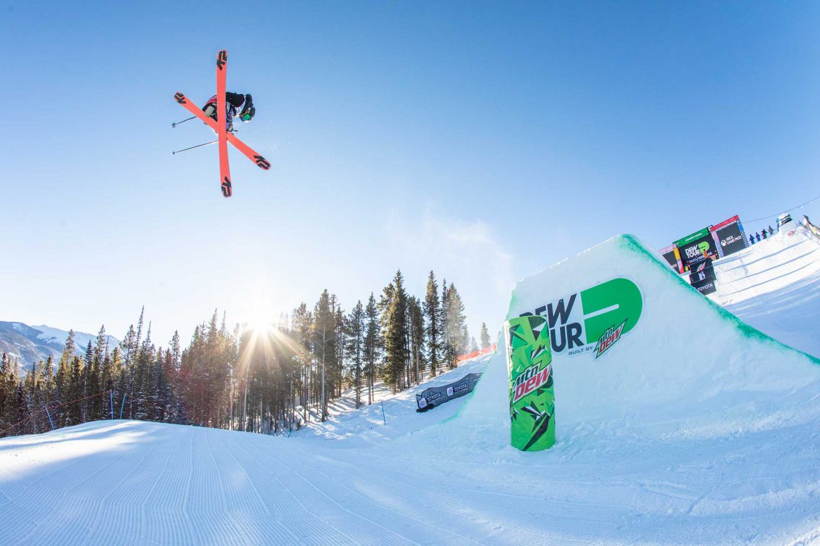 Svea Erving competes in the 2018 Dew Tour women's Modified superpipe contest.
