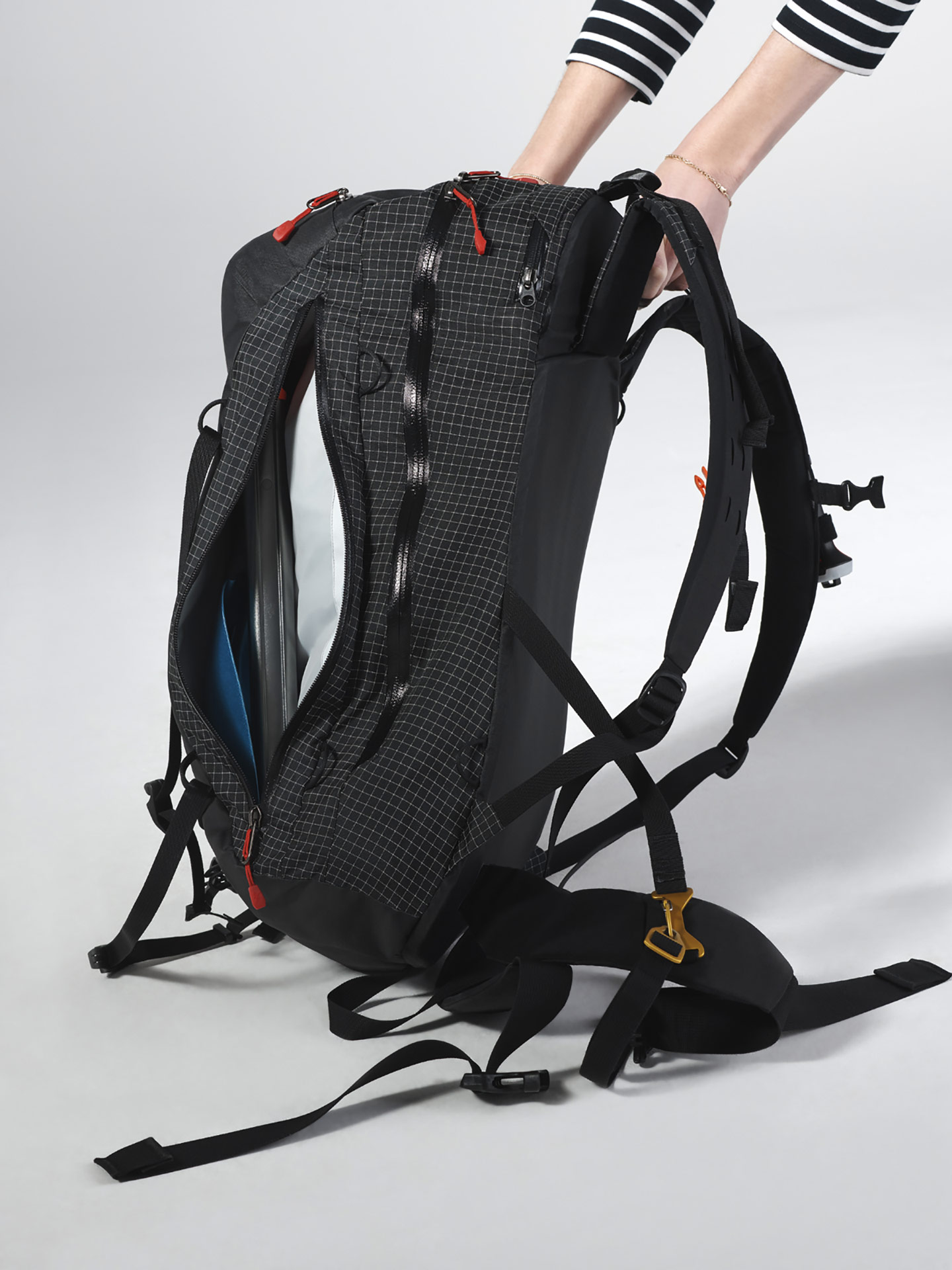 32 liter LiTRIC avalanche airbag from Arcteryx